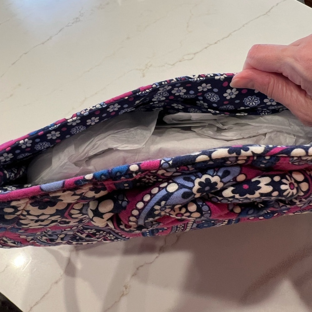 Vera Bradley shoulder bag. New with tags from a smoke free, pet free home. - Picture 5 of 5